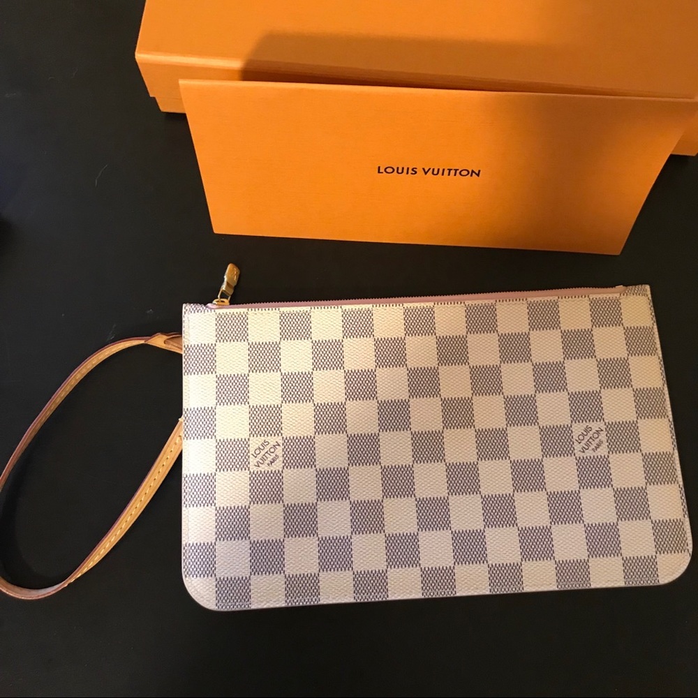 Authentic Louis Vuitton Rose Ballerine Pochette 👛
